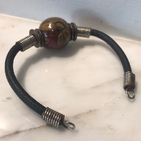 Boho Bracelet with One Large Floral Bead Preloved - Picture 6 of 6